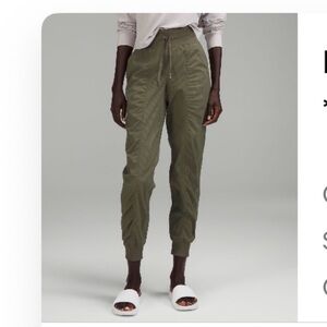 lululemon Dance Studio Mid-Rise Jogger
*Full Length size 4